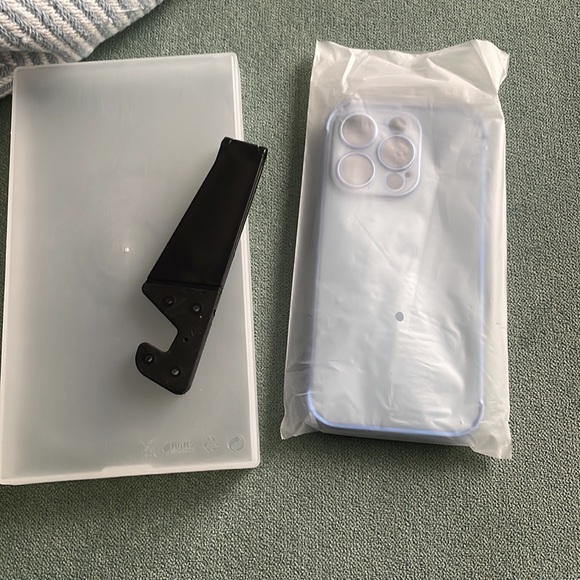 NWT iPhone 13 Pro Heart Baby Blue Case with Stand - Picture 2 of 5